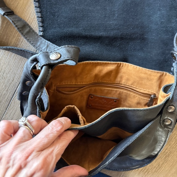 Patricia Nash Black Leather Crossbody Bag - Picture 4 of 4